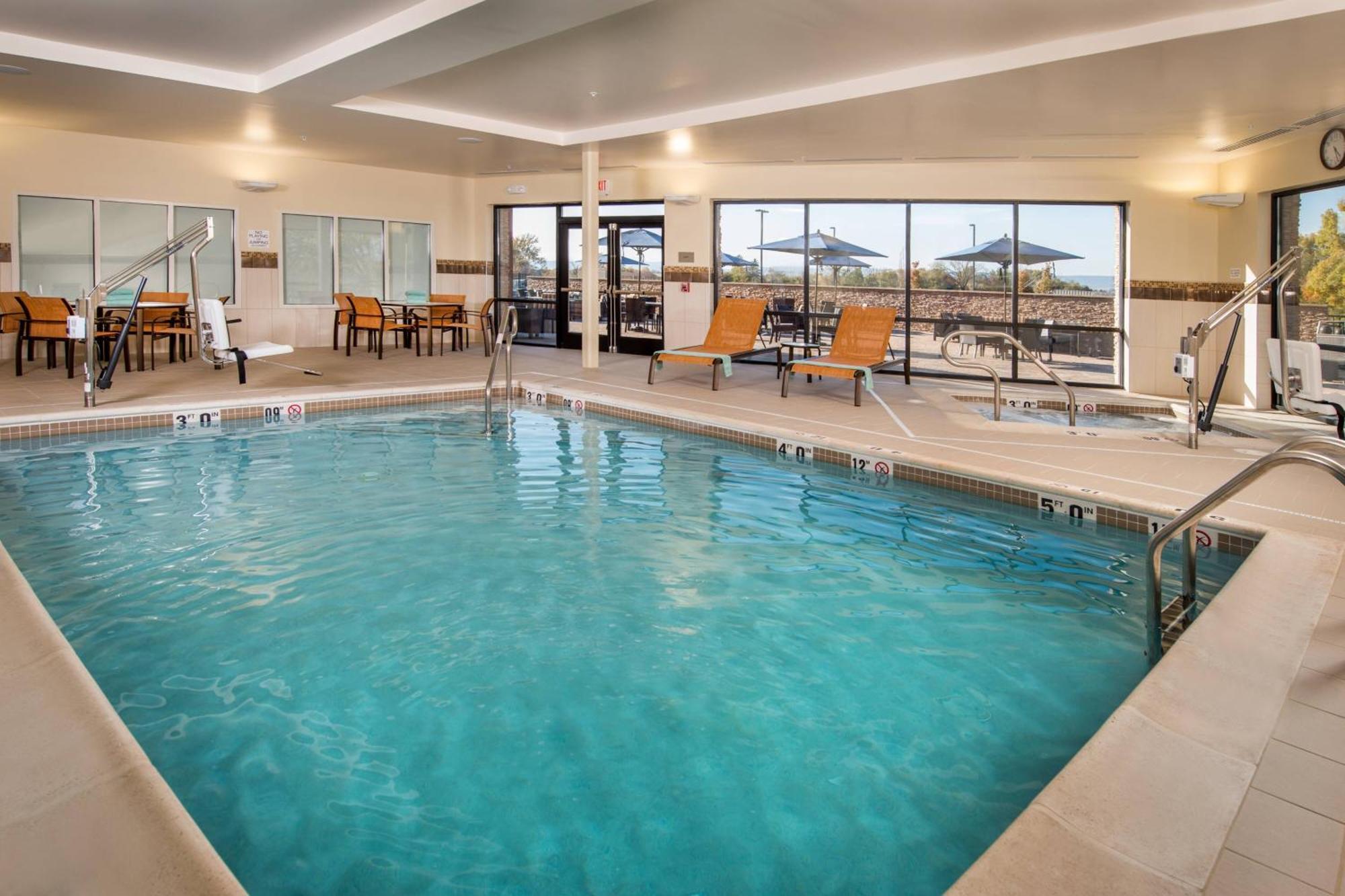 Courtyard By Marriott Shippensburg Hotel Екстериор снимка