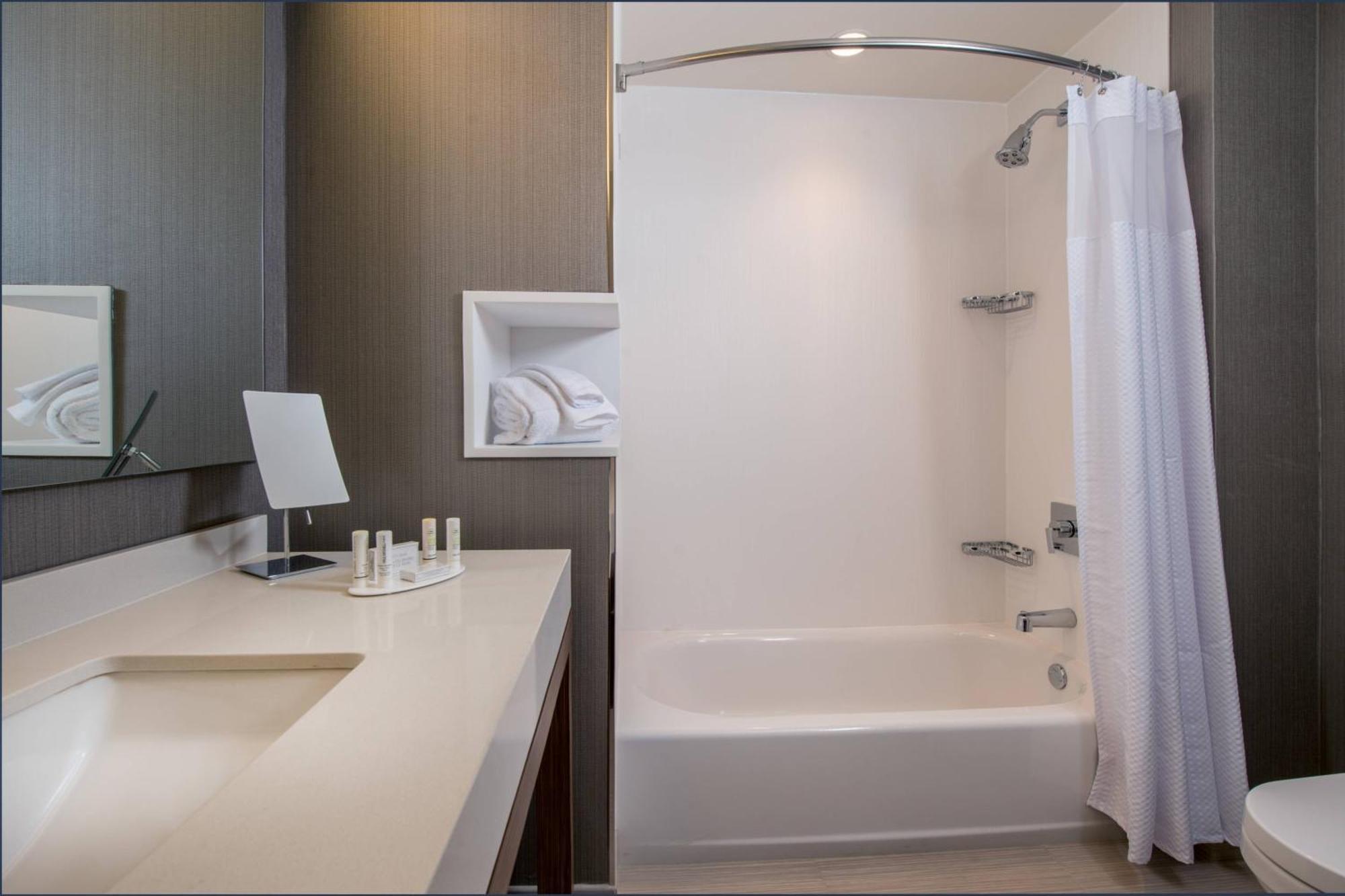 Courtyard By Marriott Shippensburg Hotel Екстериор снимка
