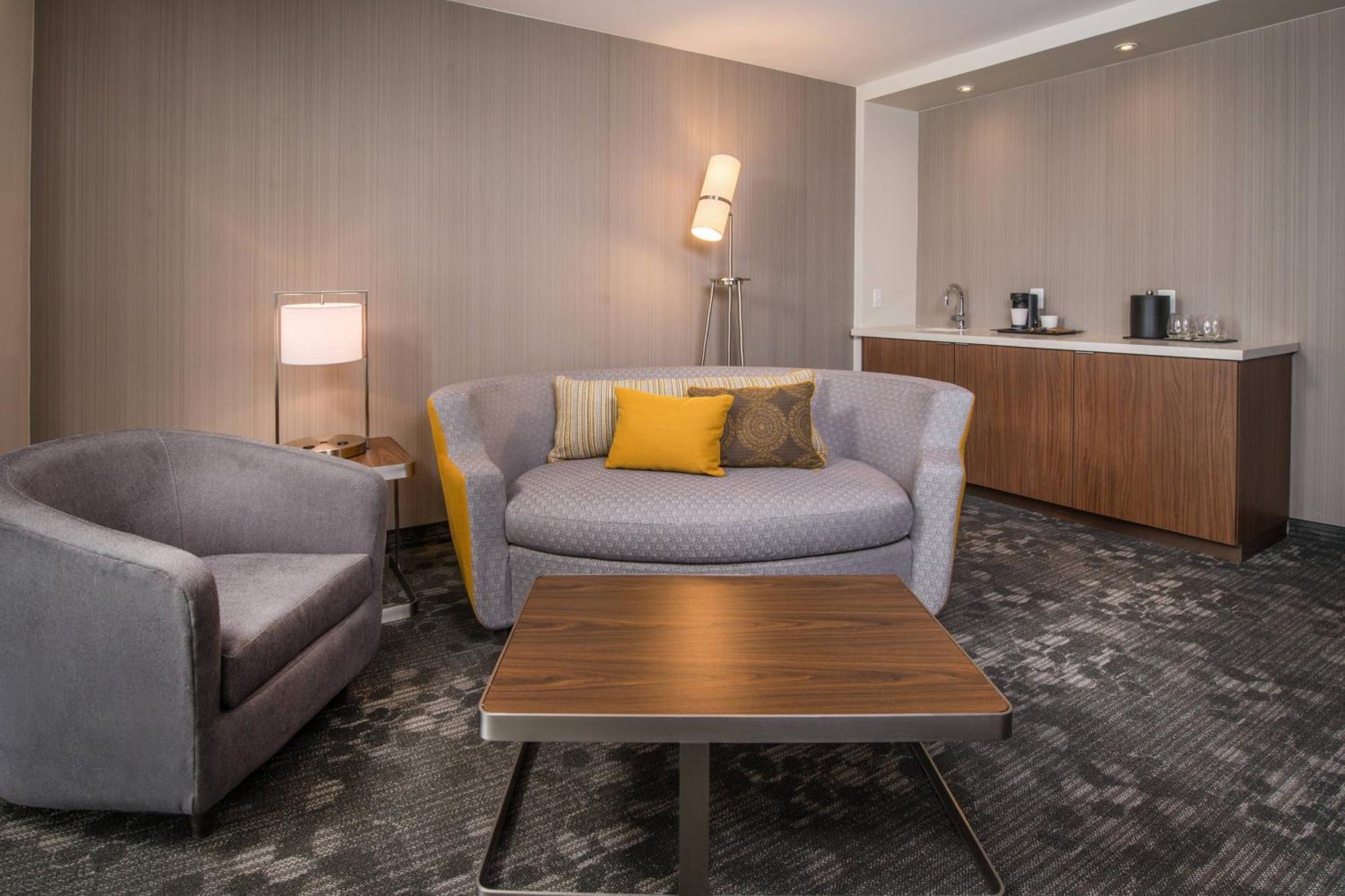 Courtyard By Marriott Shippensburg Hotel Екстериор снимка